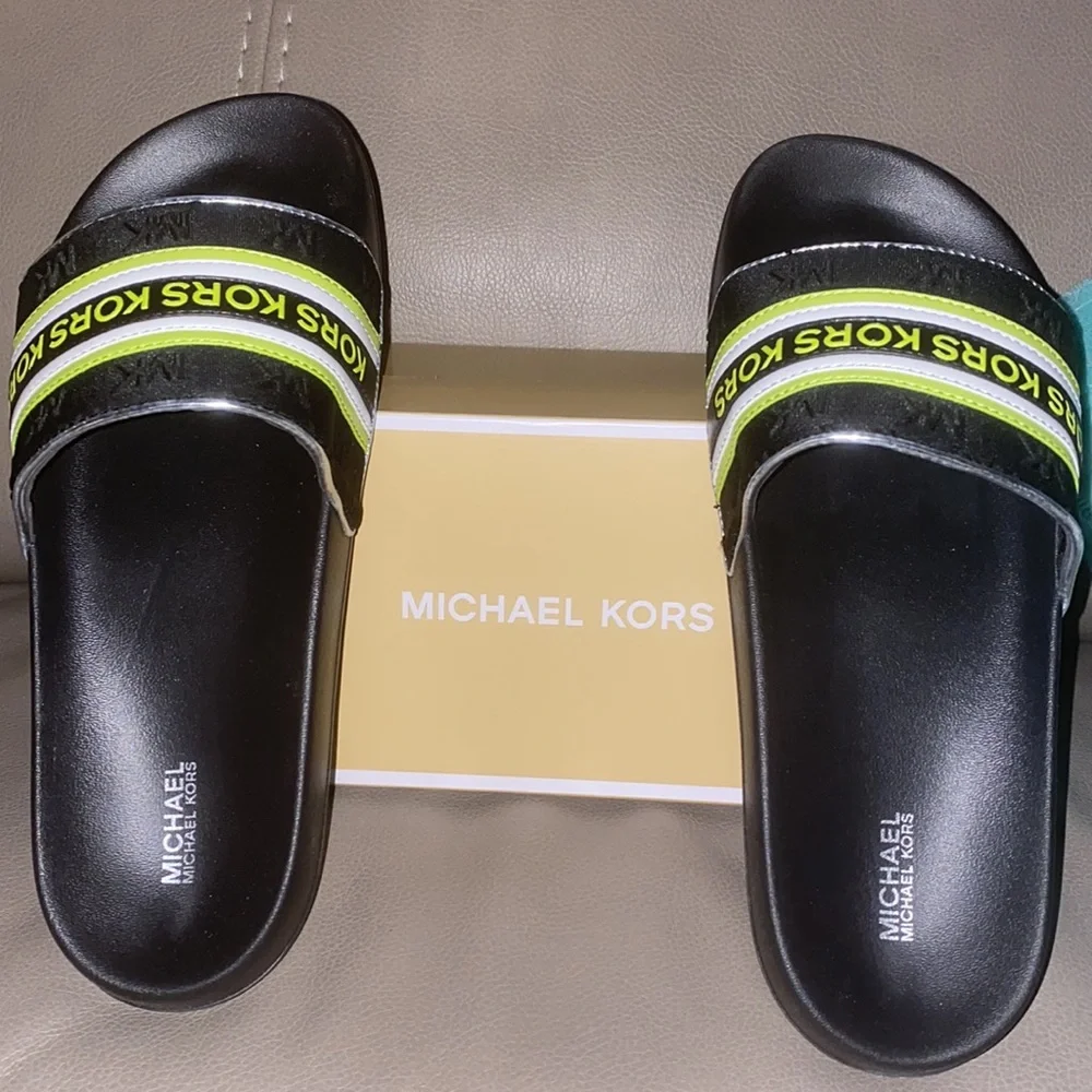 Michael Kors Gilmore slides size 9 *NWT - Picture 6 of 6
